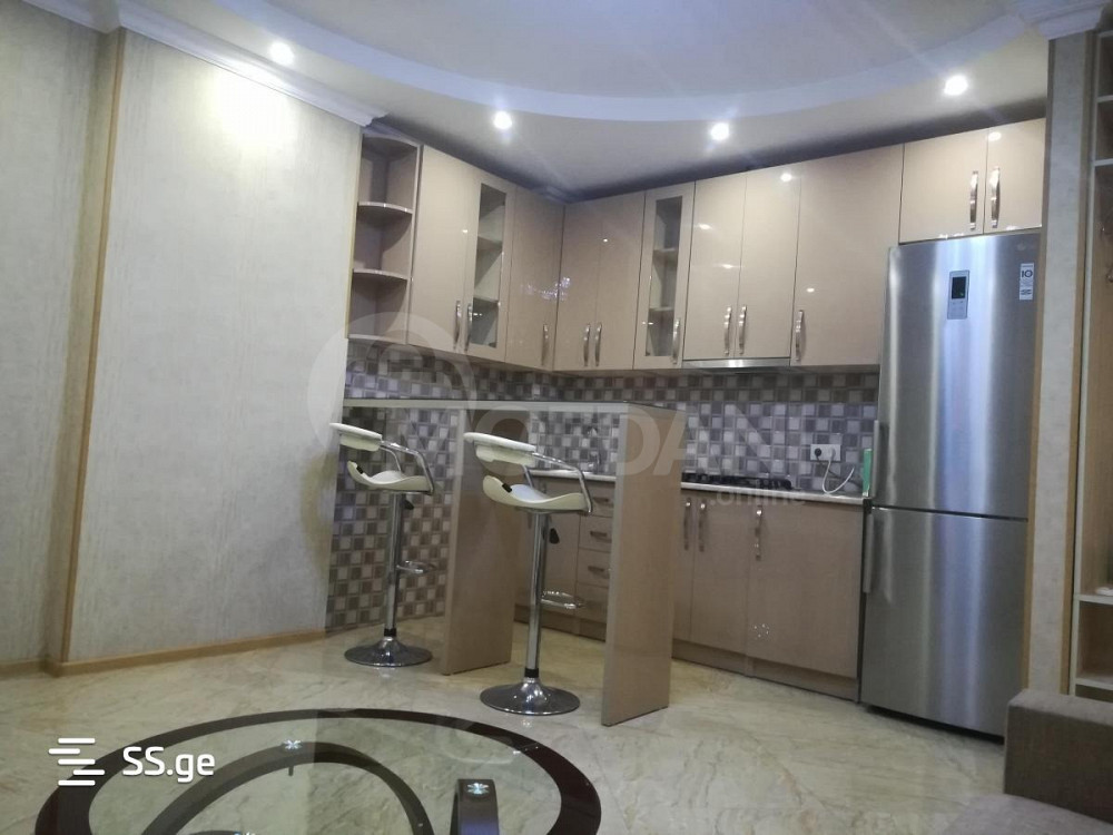 Сдам 2-комн. квартиру на сутки в Тбилиси  45м² 7/8 эт. Тбилиси - изображение 1