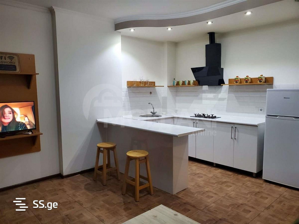 Сдам 2-комн. квартиру на сутки в Тбилиси  45м² 4/8 эт. Тбилиси - изображение 1