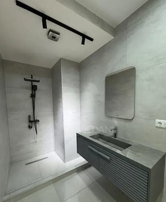 იყიდება 2 ოთახიანი ბინას 59მ² 8/10 სართ თბილისი - photo 1