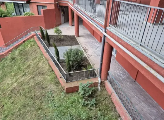 იყიდება 2 ოთახიანი ბინას 43მ² 4/8 სართ თბილისი