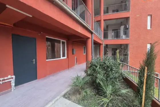 იყიდება 2 ოთახიანი ბინას 43მ² 4/8 სართ თბილისი