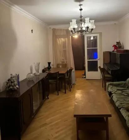 იყიდება 3 ოთახიანი ბინას 91მ² 2/4 სართ თბილისი