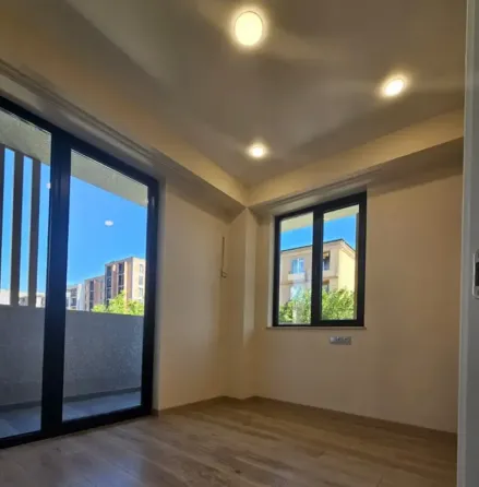 იყიდება 3 ოთახიანი ბინას 69მ² 2/6 სართ თბილისი