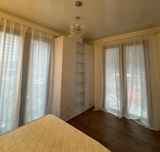 იყიდება 2 ოთახიანი ბინას 43მ² 3/6 სართ ბათუმი