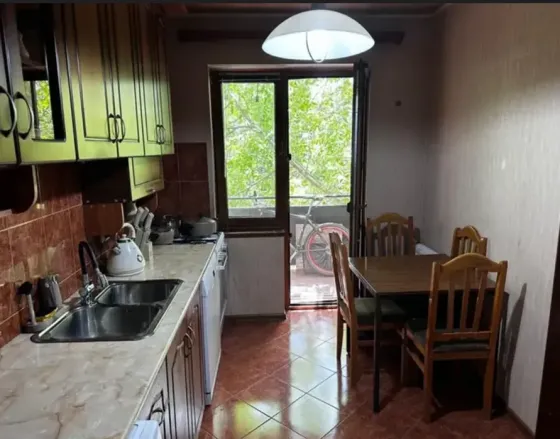 იყიდება 4 ოთახიანი ბინას 80მ² 3/9 სართ თბილისი