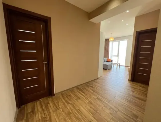 იყიდება 3 ოთახიანი ბინას 79მ² 11/14 სართ თბილისი