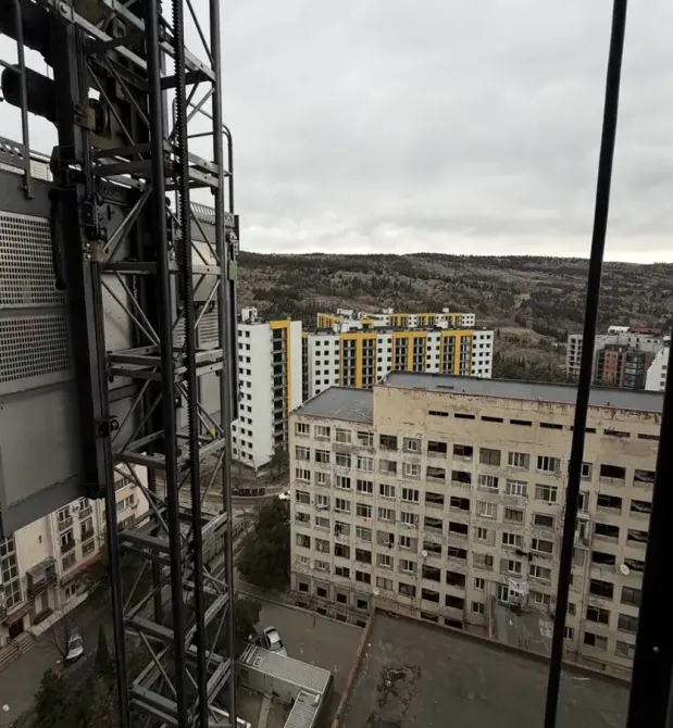 იყიდება 2 ოთახიანი ბინას 53.5მ² 13/24 სართ თბილისი - photo 4