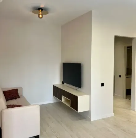 ქირავდება 2 ოთახიანი ბინა 57მ² 8/9 სართ თბილისი