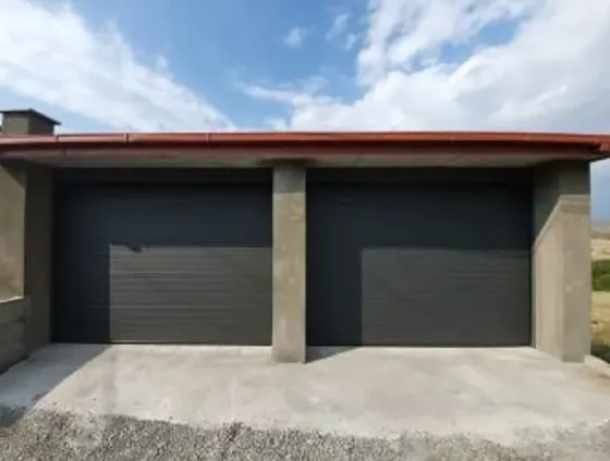 Ავტოფარეხის სექციური კარი თბილისი