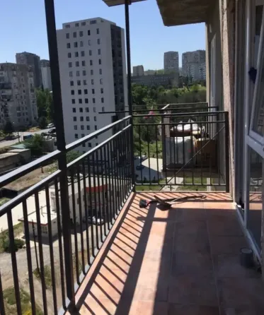 იყიდება 1 ოთახიანი ბინას 43მ² 9/9 სართ თბილისი