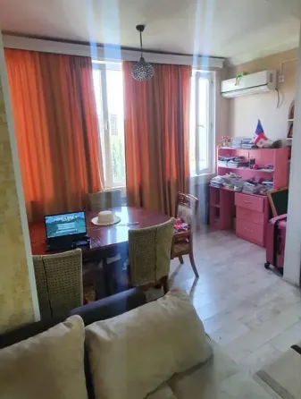 იყიდება 3 ოთახიანი ბინას 76მ² 7/10 სართ თბილისი