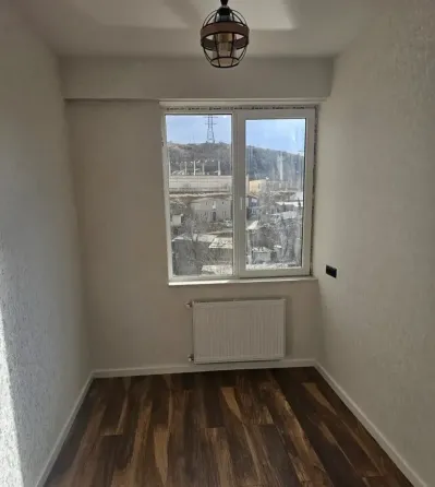 იყიდება 2 ოთახიანი ბინას 36.6მ² 6/8 სართ თბილისი