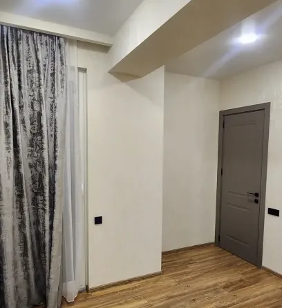 იყიდება 3 ოთახიანი ბინას 68მ² 3/7 სართ თბილისი