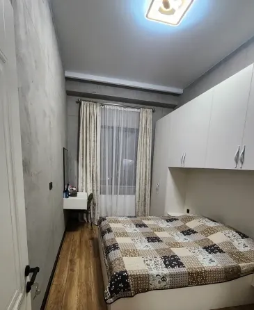 იყიდება 2 ოთახიანი ბინას 46მ² 1/7 სართ თბილისი