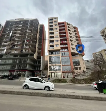 იყიდება 3 ოთახიანი ბინას 84მ² 3/10 სართ თბილისი