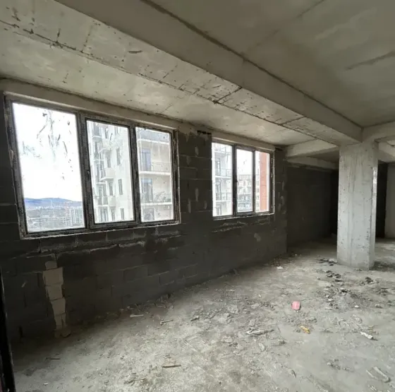 იყიდება 3 ოთახიანი ბინას 84მ² 3/10 სართ თბილისი