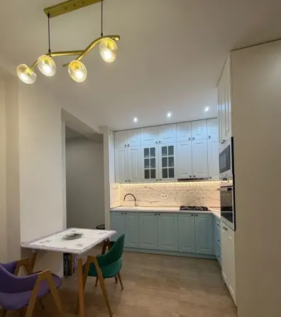 იყიდება 3 ოთახიანი ბინას 75მ² 4/7 სართ თბილისი