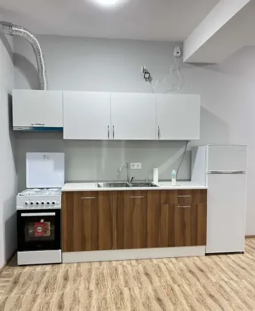 ქირავდება 3 ოთახიანი ბინა 80მ² 2/18 სართ თბილისი