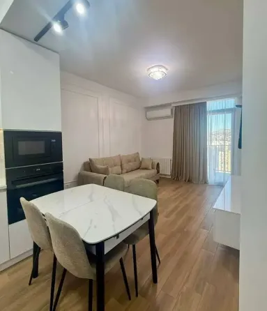 ქირავდება 2 ოთახიანი ბინა 60მ² 16/25 სართ თბილისი