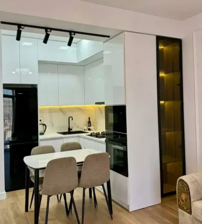 ქირავდება 2 ოთახიანი ბინა 60მ² 16/25 სართ თბილისი