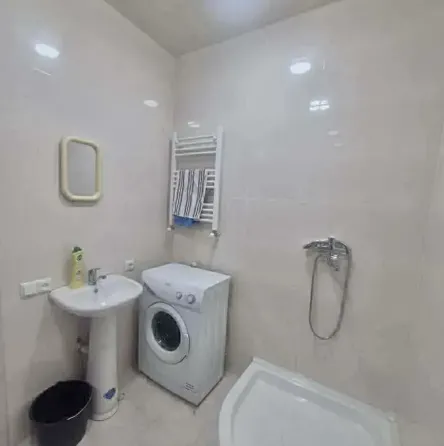 ქირავდება 2 ოთახიანი ბინა 44მ² 4/10 სართ თბილისი