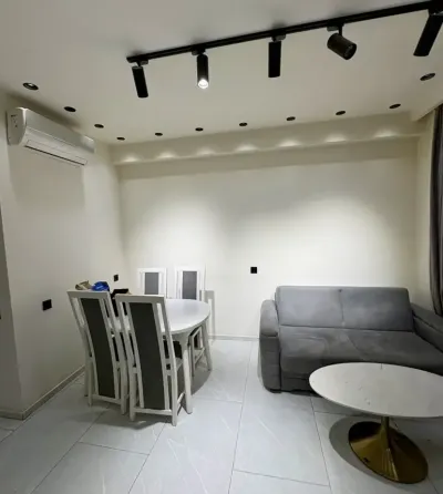 ქირავდება 2 ოთახიანი ბინა 50მ² 8/12 სართ თბილისი