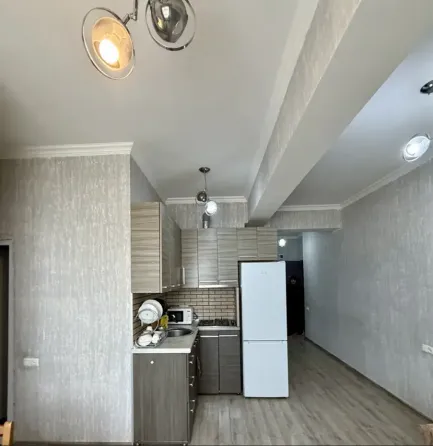 ქირავდება 2 ოთახიანი ბინა 65მ² 8/20 სართ თბილისი