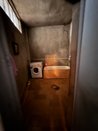 იყიდება 3 ოთახიანი ბინას 82მ² 3/3 სართ თბილისი