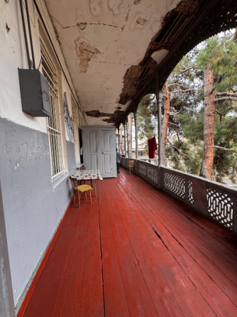 იყიდება 3 ოთახიანი ბინას 82მ² 3/3 სართ თბილისი