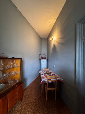 იყიდება 3 ოთახიანი ბინას 82მ² 3/3 სართ თბილისი