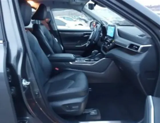 Toyota Highlander 2.5L 2025 თბილისი