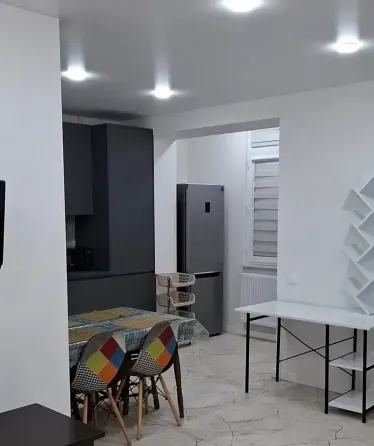 ქირავდება 2 ოთახიანი ბინა 65მ² 3/8 სართ თბილისი