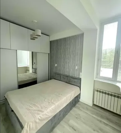 ქირავდება 2 ოთახიანი ბინა 45მ² 8/10 სართ თბილისი