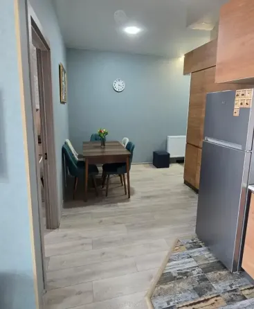 ქირავდება 2 ოთახიანი ბინა 45მ² 3/5 სართ თბილისი