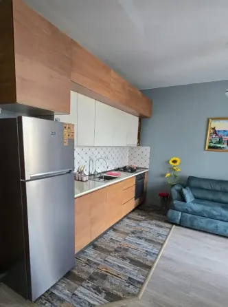 ქირავდება 2 ოთახიანი ბინა 45მ² 3/5 სართ თბილისი