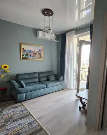 ქირავდება 2 ოთახიანი ბინა 45მ² 3/5 სართ თბილისი