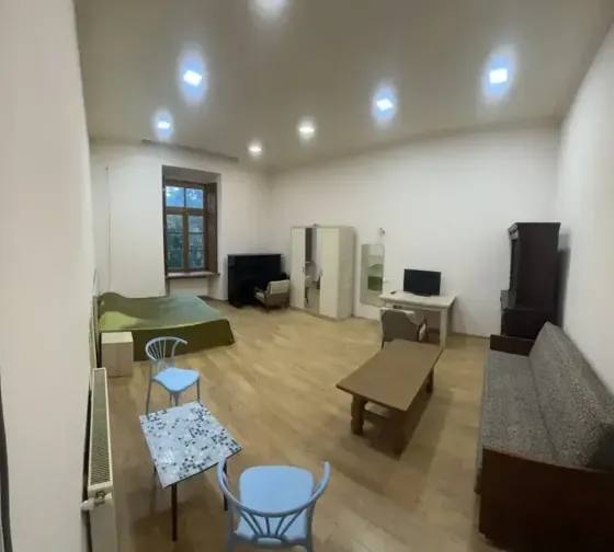 ქირავდება 1 ოთახიანი ბინა 65მ² 2/3 სართ თბილისი