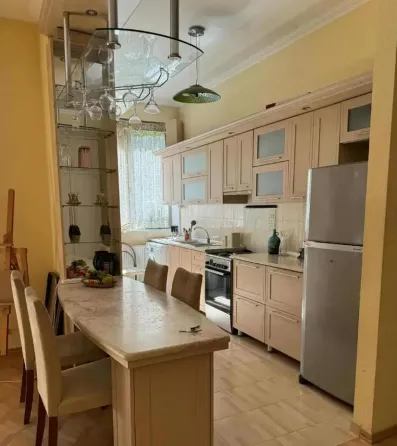 ქირავდება 2 ოთახიანი ბინა 65მ² 6/18 სართ თბილისი