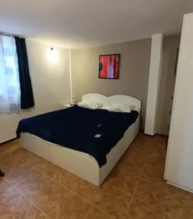 ქირავდება 2 ოთახიანი ბინა 40მ² 1/2 სართ თბილისი