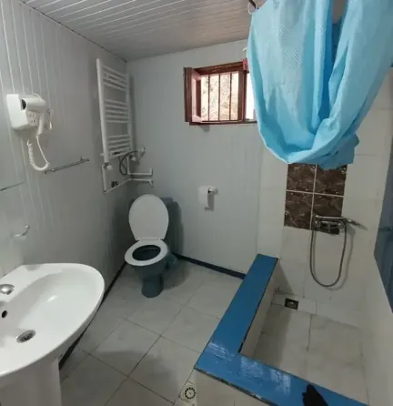 ქირავდება 2 ოთახიანი ბინა 40მ² 1/2 სართ თბილისი