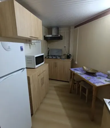 ქირავდება 2 ოთახიანი ბინა 40მ² 1/2 სართ თბილისი