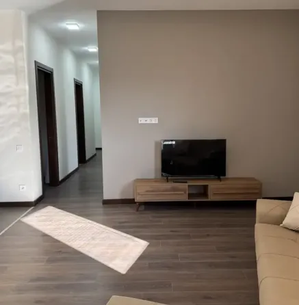 ქირავდება 3 ოთახიანი ბინა 90მ² 12/22 სართ თბილისი