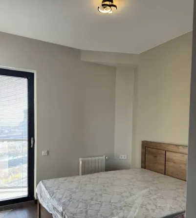 ქირავდება 3 ოთახიანი ბინა 90მ² 12/22 სართ თბილისი