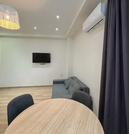 ქირავდება 2 ოთახიანი ბინა 50მ² 7/24 სართ თბილისი