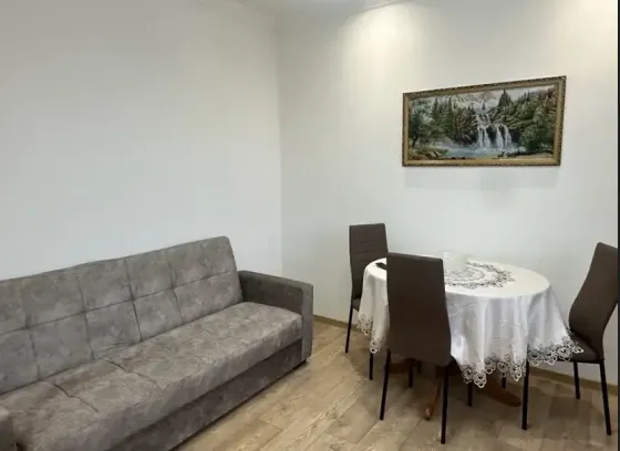 ქირავდება 2 ოთახიანი ბინა 40მ² 2/4 სართ თბილისი