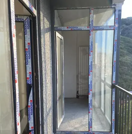 იყიდება 3 ოთახიანი ბინას 77მ² 1/10 სართ თბილისი