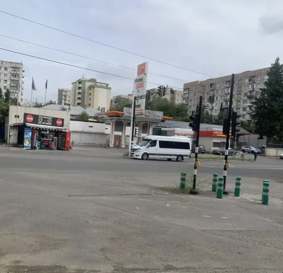 იყიდება 2 ოთახიანი ბინას 41მ² 5/12 სართ თბილისი