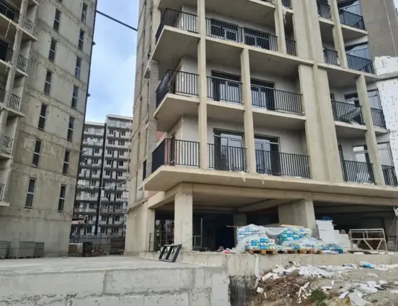 იყიდება 3 ოთახიანი ბინას 80მ² 2/12 სართ თბილისი