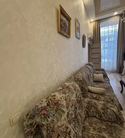 იყიდება 3 ოთახიანი ბინას 68მ² 3/3 სართ თბილისი