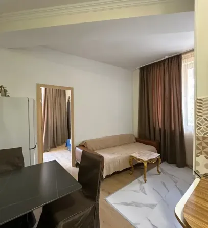 ქირავდება 2 ოთახიანი ბინა 50მ² 2/9 სართ თბილისი